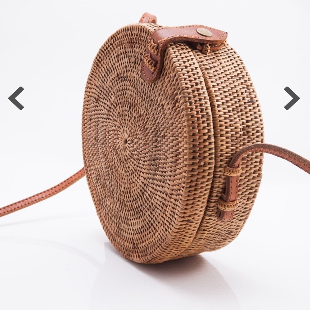 STREET LEVEL Round Rattan Crossbody Bag - Picture 2 of 7